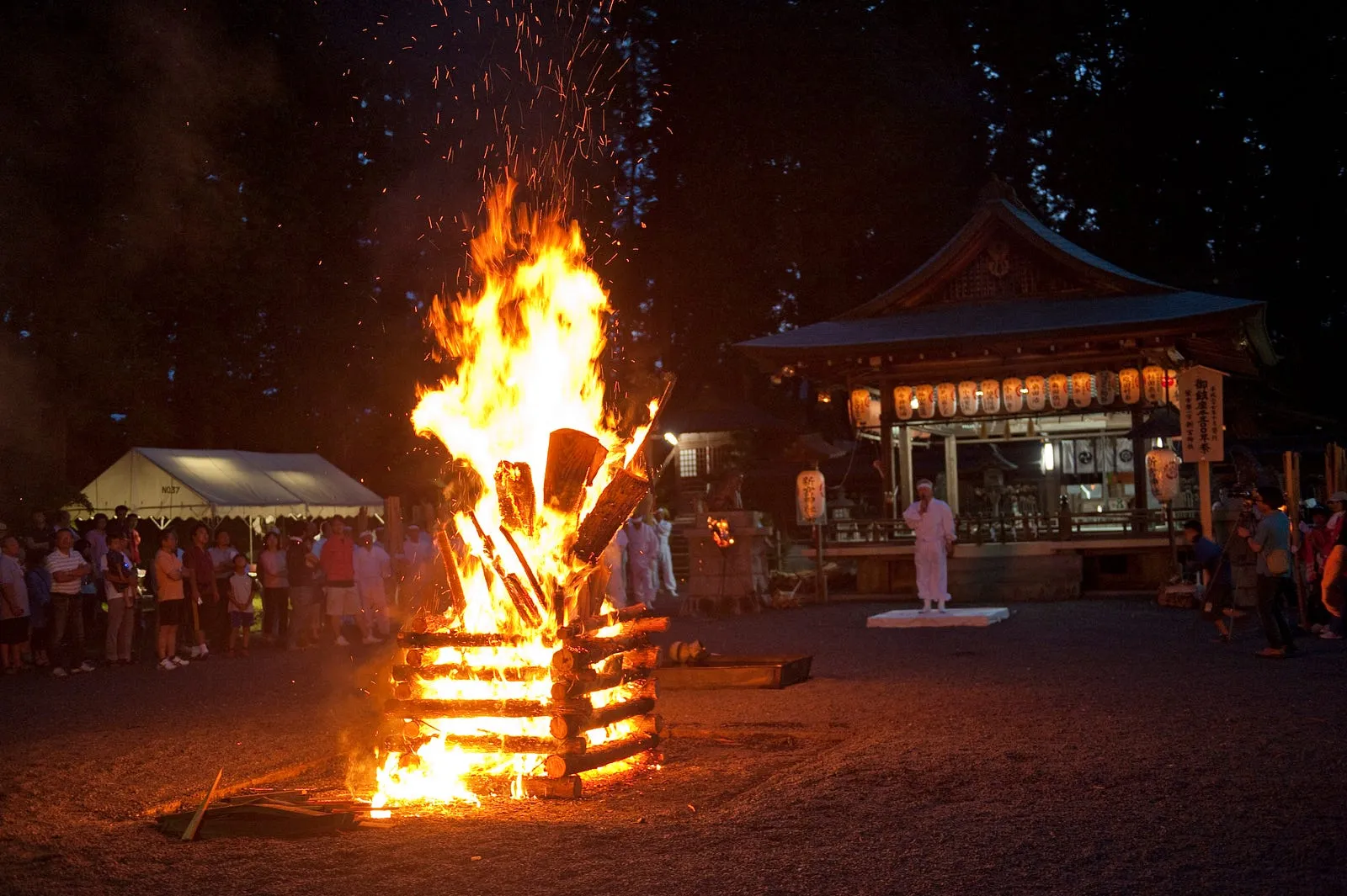 暗夜鄉間的一場火祭・第 2 張