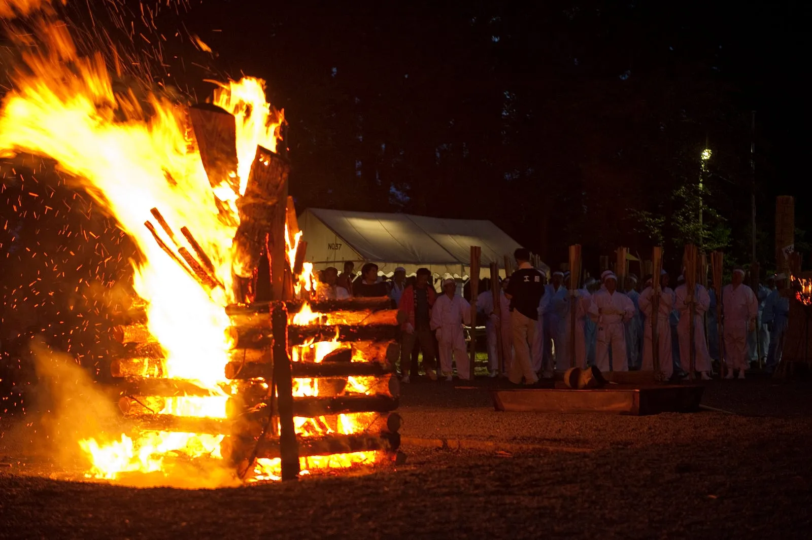 暗夜鄉間的一場火祭・第 3 張