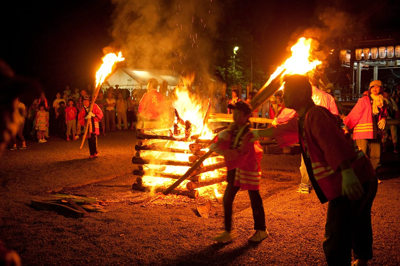 暗夜鄉間的一場火祭・第 8 張