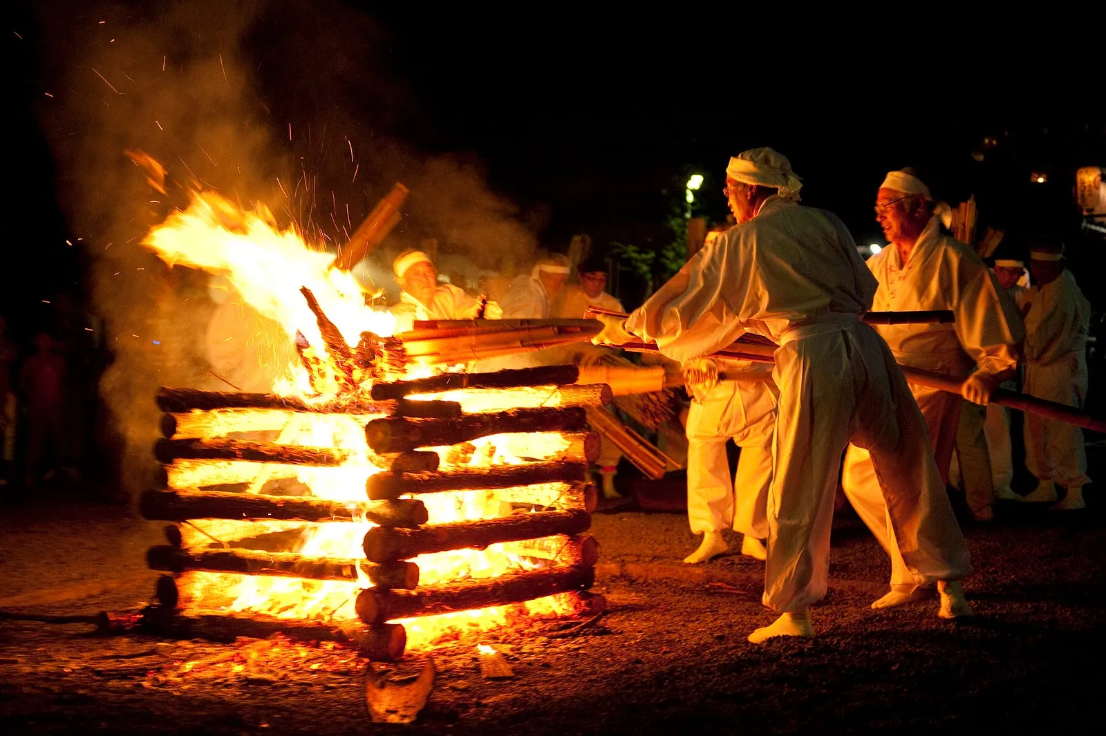 暗夜鄉間的一場火祭・第 11 張