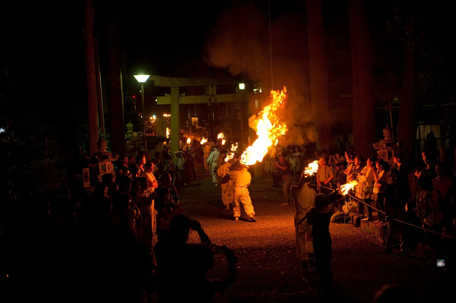 暗夜鄉間的一場火祭・第 18 張