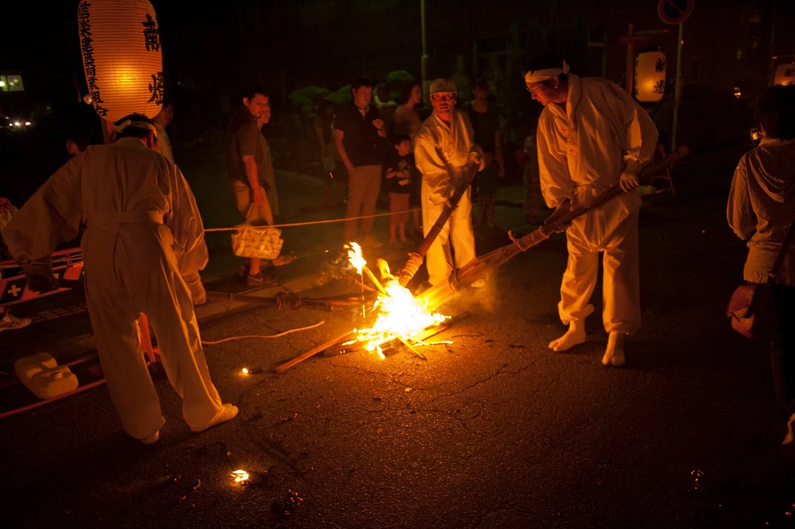 暗夜鄉間的一場火祭・第 24 張