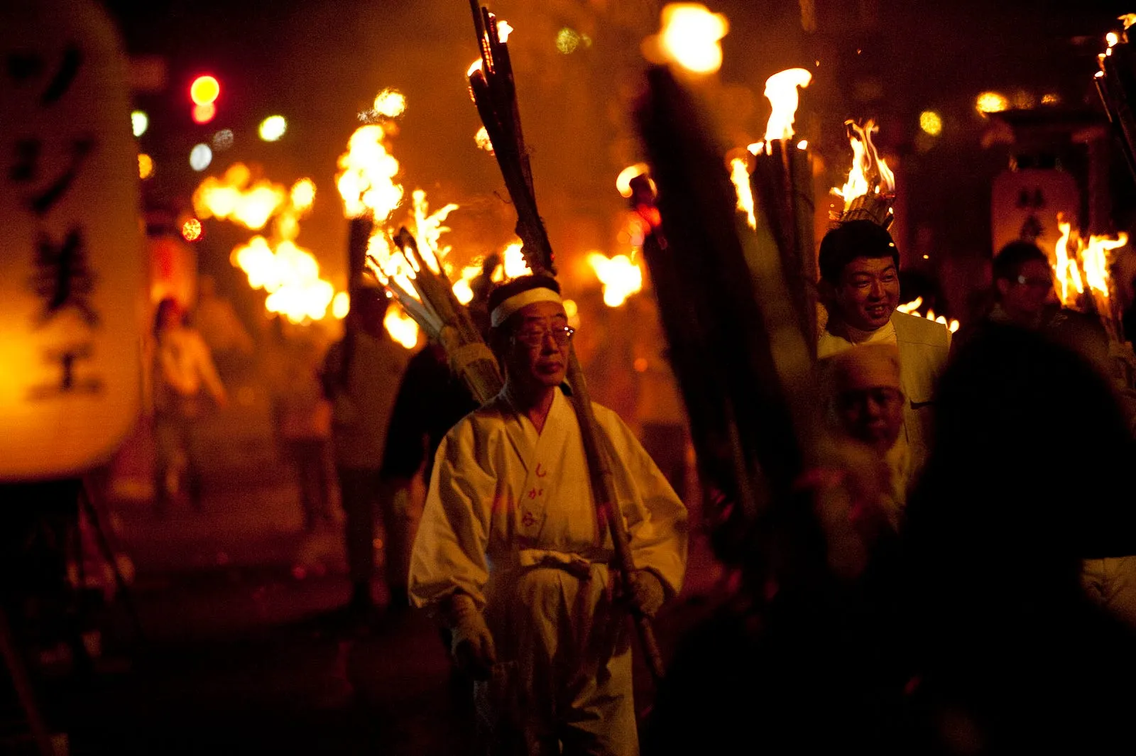 暗夜鄉間的一場火祭・第 26 張