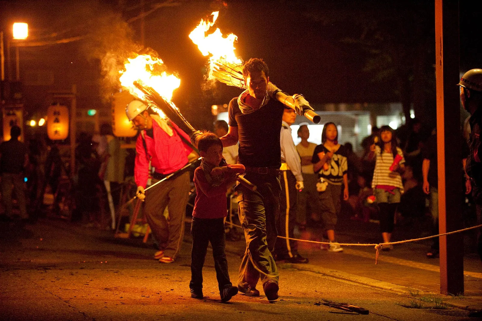 暗夜鄉間的一場火祭・第 32 張