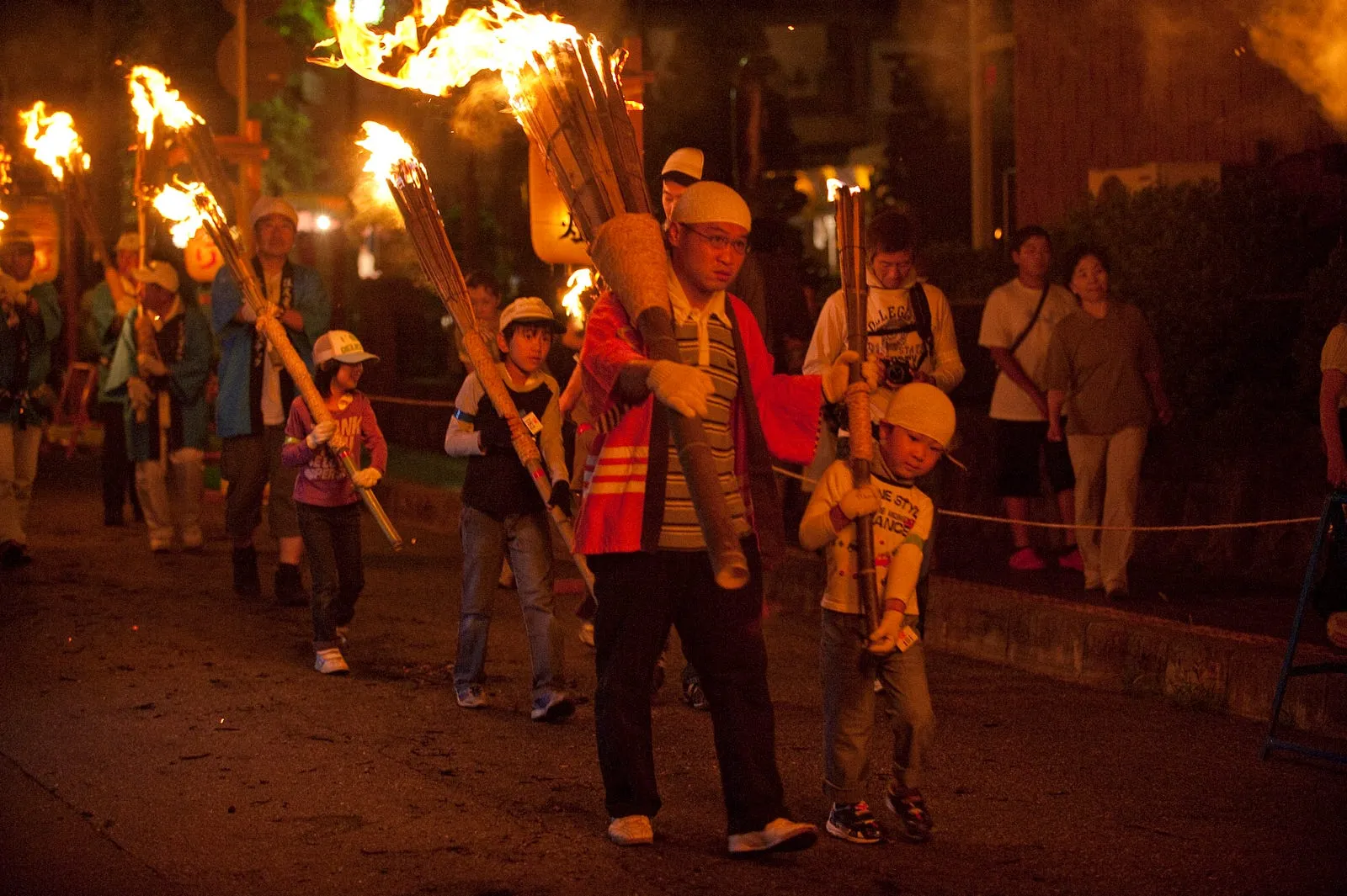 暗夜鄉間的一場火祭・第 34 張